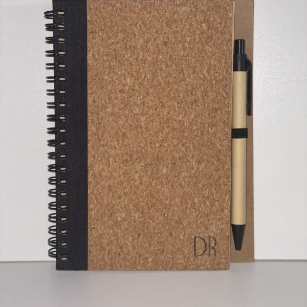 Bloco de cortiça A6 com iniciais